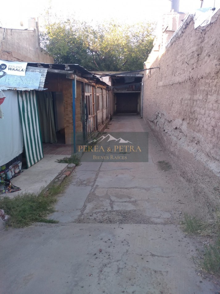 Lote con casa a reciclar en Ciudad de Mendoza RETASADA !!!!