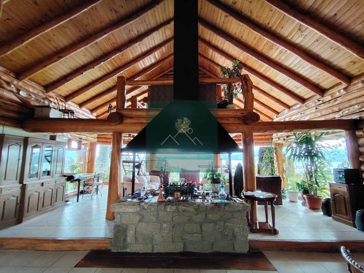 CASA EXCLUSIVA EN VENTA EN BARILOCHE