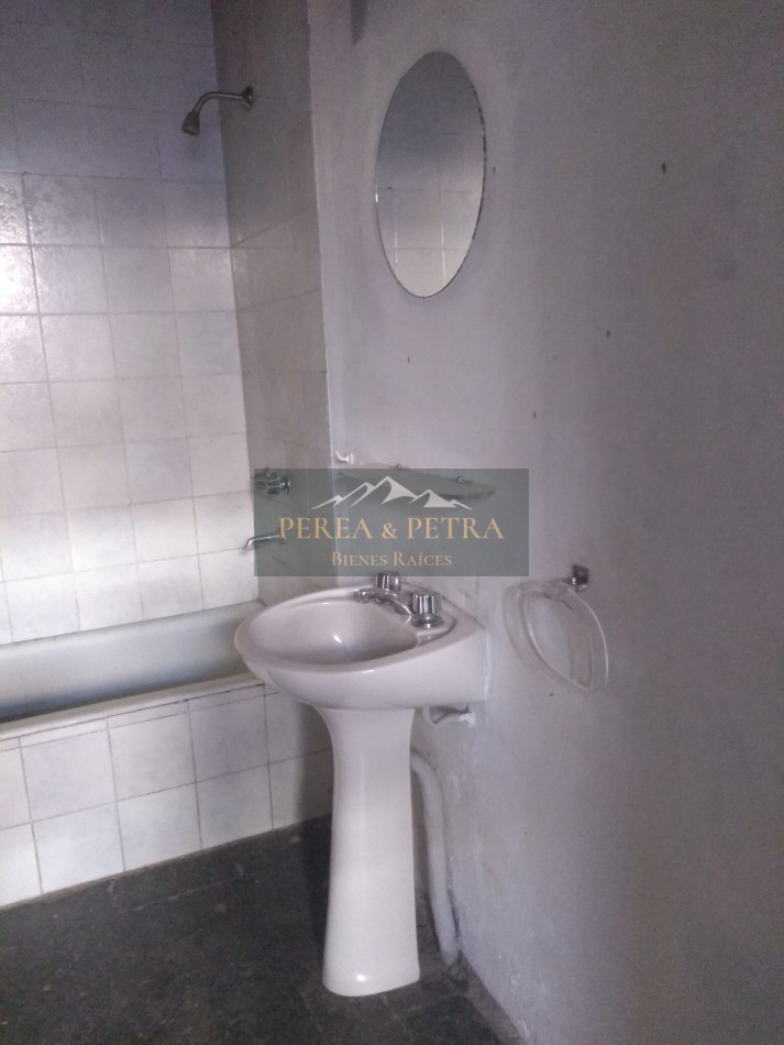 Lote con casa a reciclar en Ciudad de Mendoza RETASADA !!!!