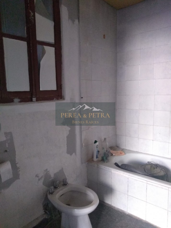 Lote con casa a reciclar en Ciudad de Mendoza RETASADA !!!!