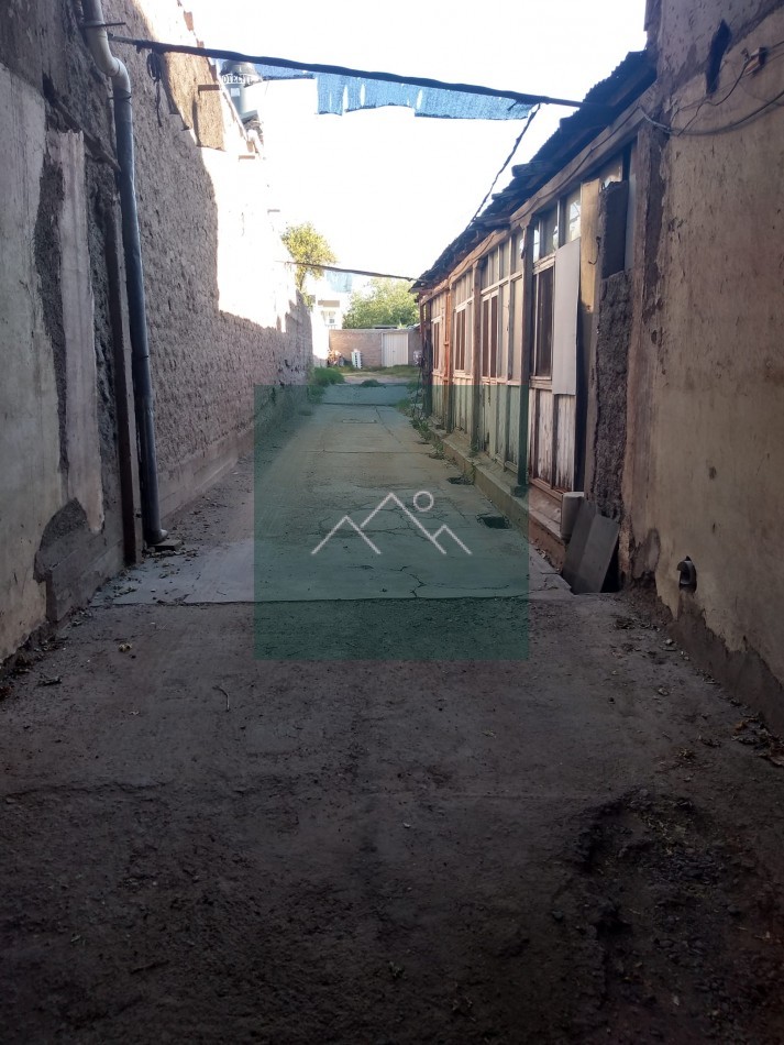 Lote con casa a reciclar en Ciudad de Mendoza  RETASADA !!!!