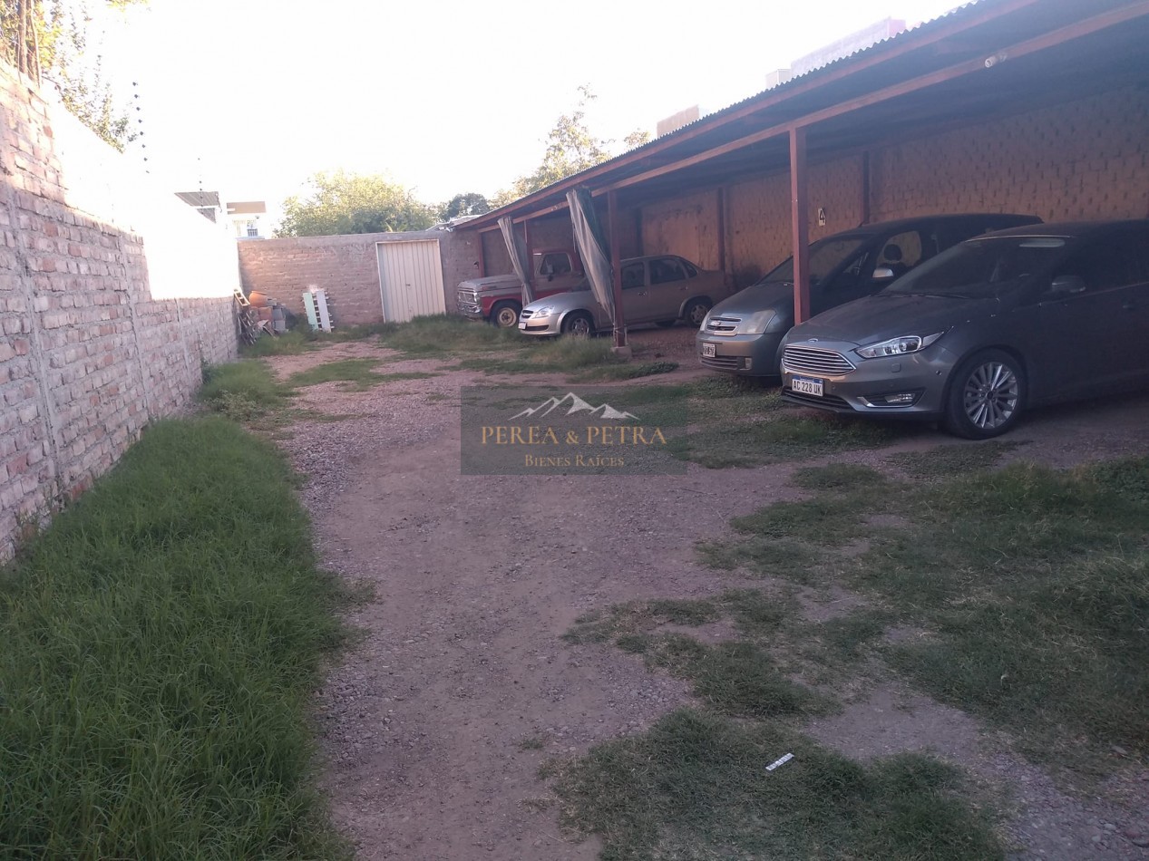 Lote con casa a reciclar en Ciudad de Mendoza RETASADA !!!!