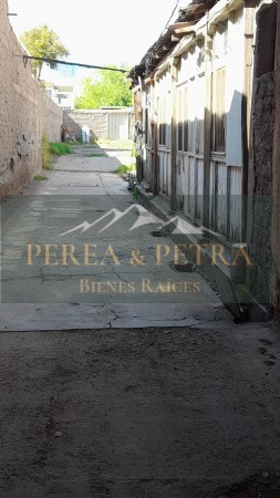 Lote con casa a reciclar en Ciudad de Mendoza RETASADA !!!!