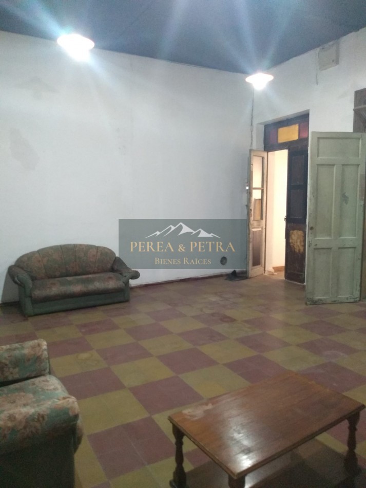 Lote con casa a reciclar en Ciudad de Mendoza RETASADA !!!!