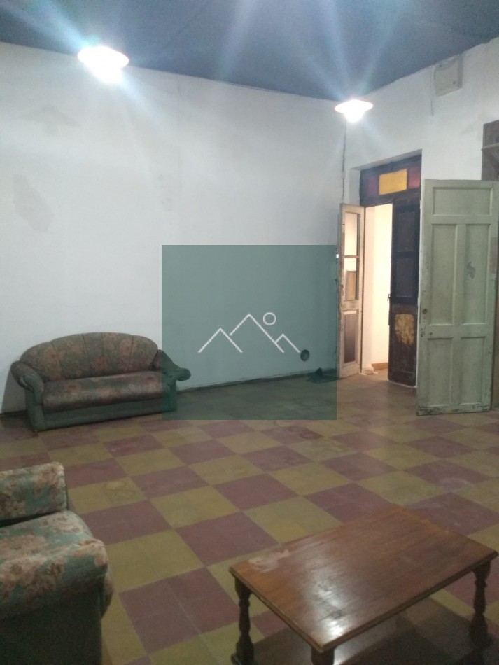 Lote con casa a reciclar en Ciudad de Mendoza  RETASADA !!!!
