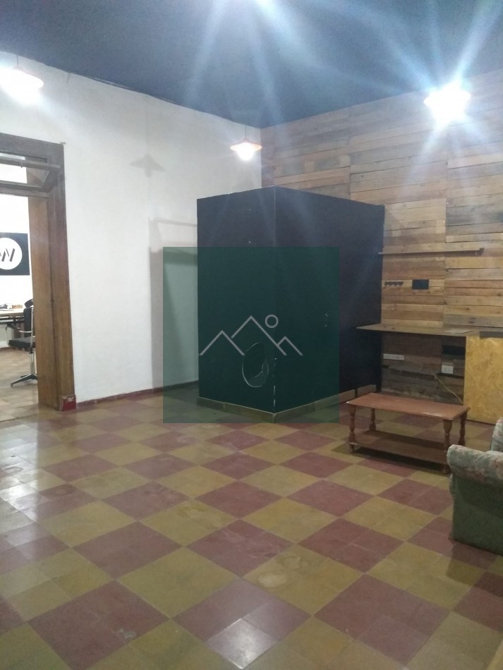 Lote con casa a reciclar en Ciudad de Mendoza  RETASADA !!!!