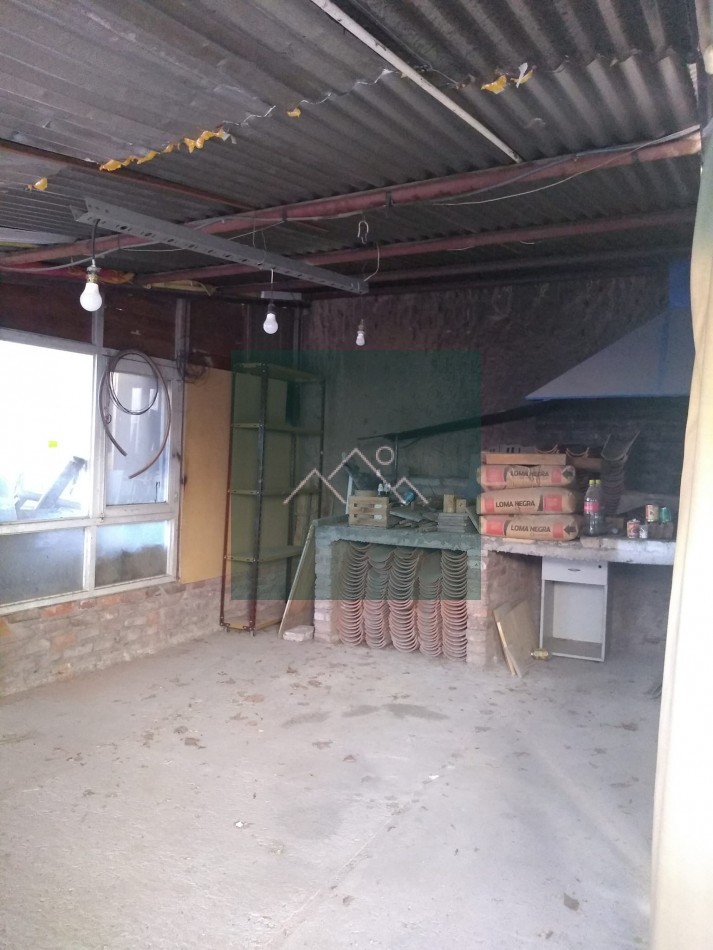 Lote con casa a reciclar en Ciudad de Mendoza  RETASADA !!!!