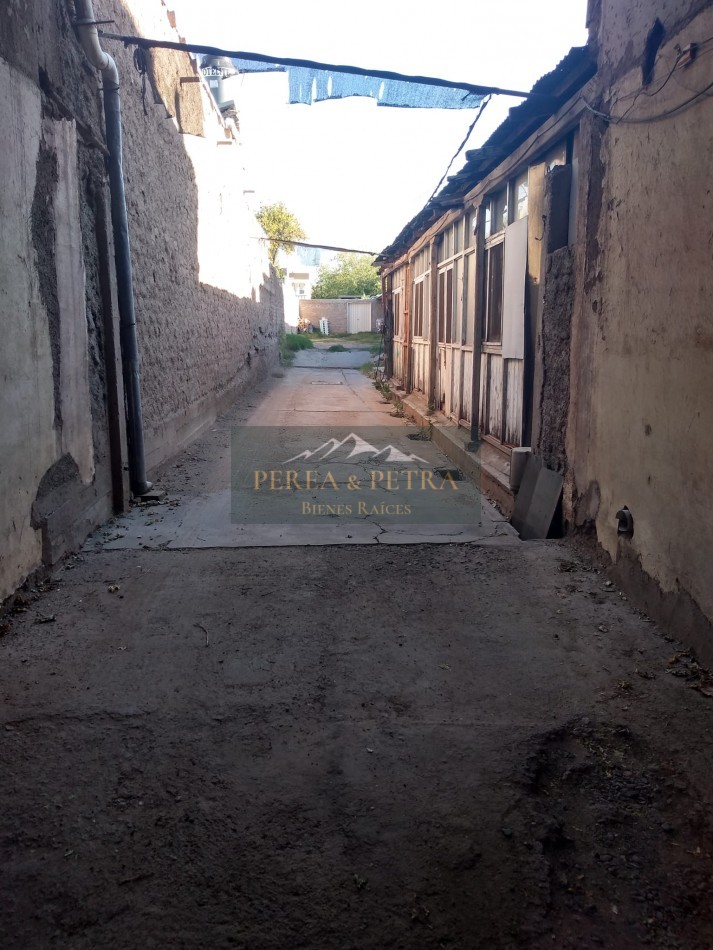 Lote con casa a reciclar en Ciudad de Mendoza RETASADA !!!!
