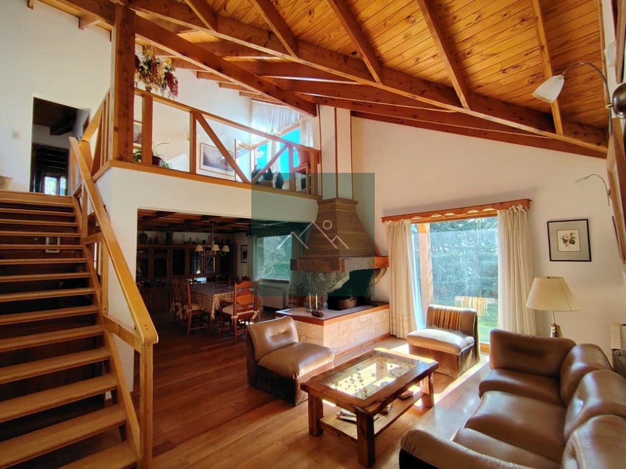 HERMOSA CASA EN VENTA - LOMAS DE CORRENTOSO