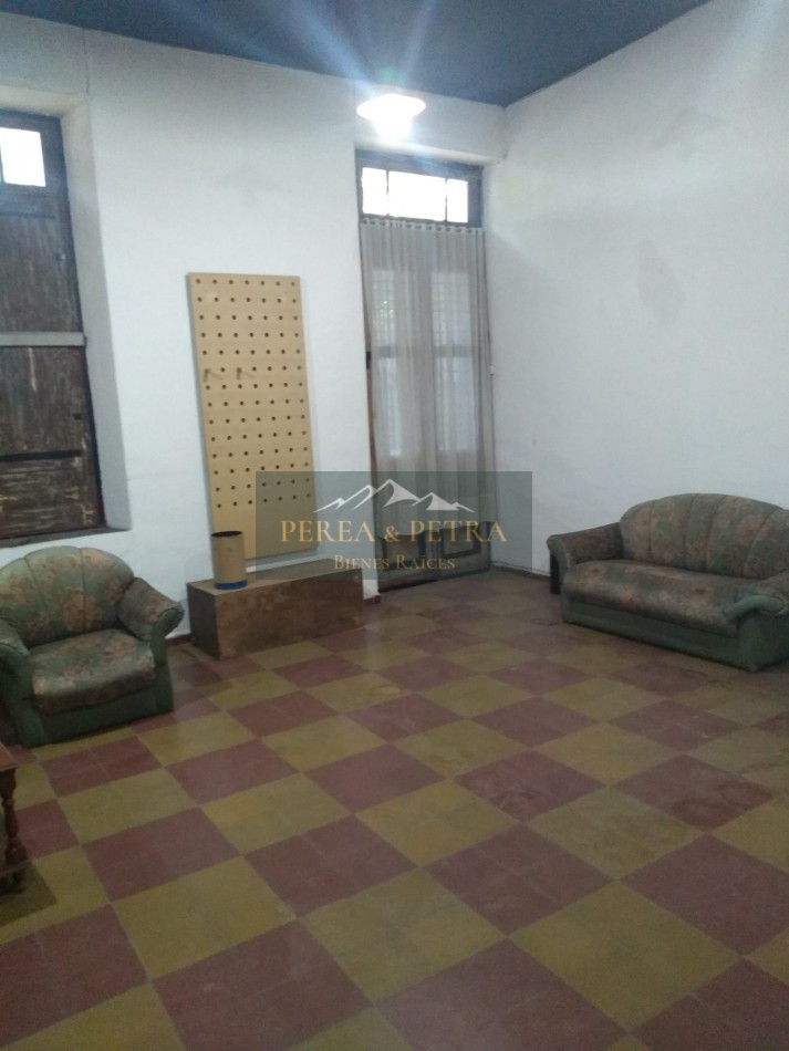 Lote con casa a reciclar en Ciudad de Mendoza RETASADA !!!!