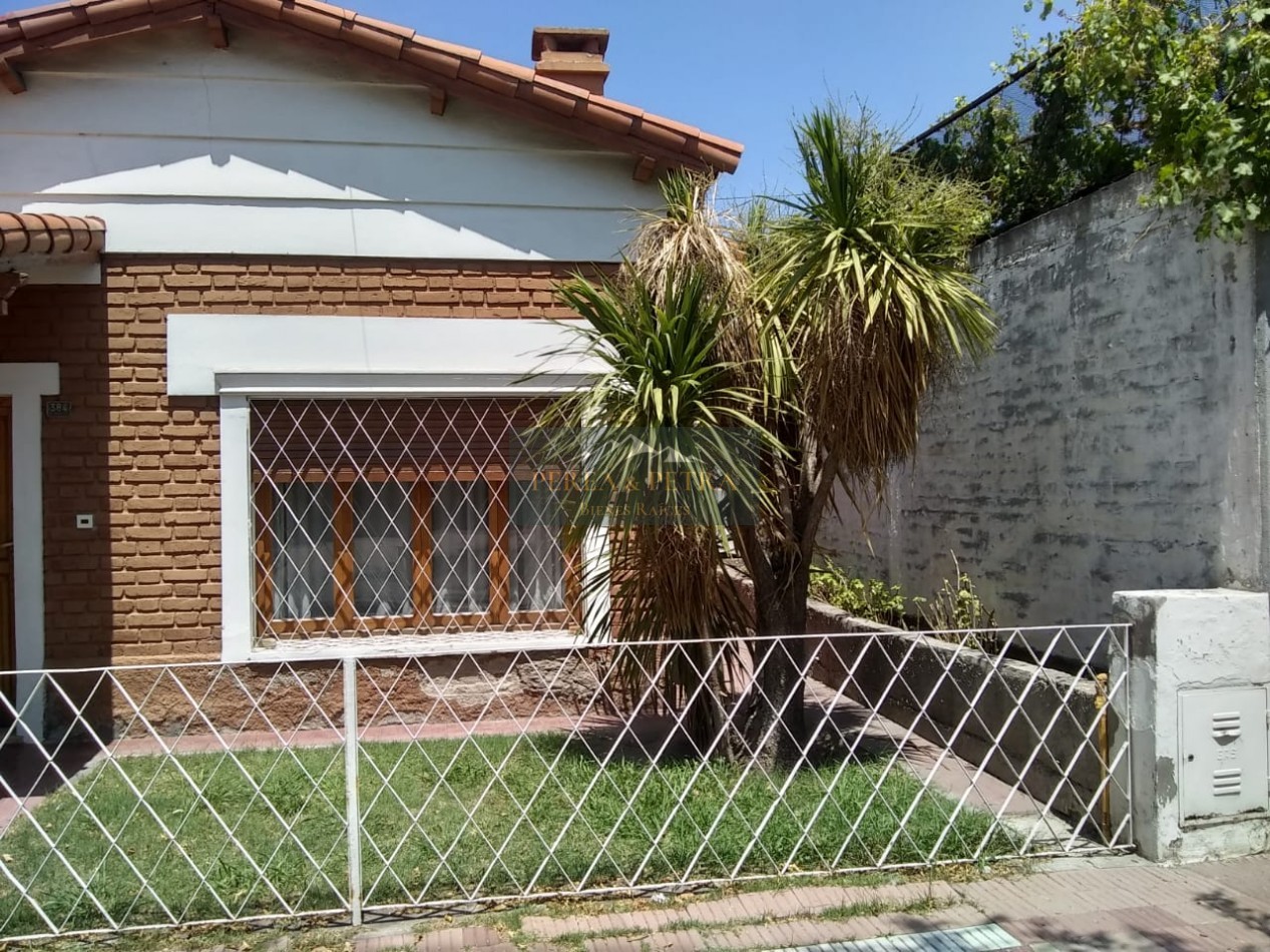 VENTA HERMOSO CHALET- A CINCO CUADRAS DEL KM 0-A UN PASO DE TRIBUNALES-HOSPITAL-COLEGIO Y CENTRO COMECIAL - OFICINA MUNICIPAL
