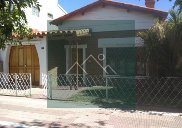 VENTA HERMOSO CHALET- A CINCO CUADRAS DEL KM 0-A UN PASO DE TRIBUNALES-HOSPITAL-COLEGIO Y CENTRO COMECIAL - OFICINA MUNICIPAL